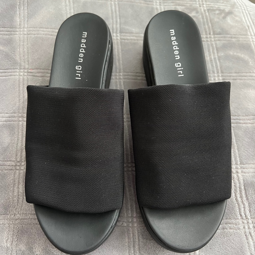 Steve Madden black platform slides